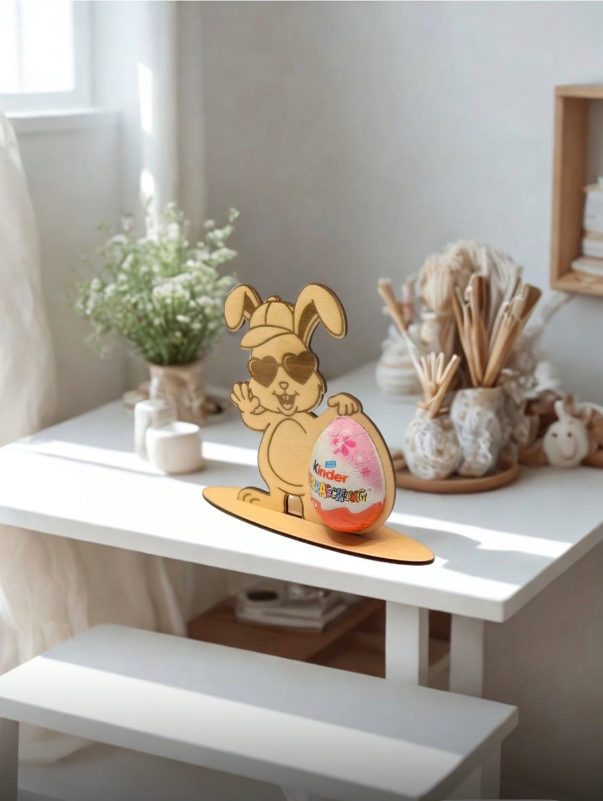 Figur Osterhase Hase Ostern Ü Ei Halter Kinder Ūberraschung 16 cm groß Junge